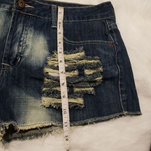 Forever 21, Destructed Jean's shorts - Picture 5 of 5